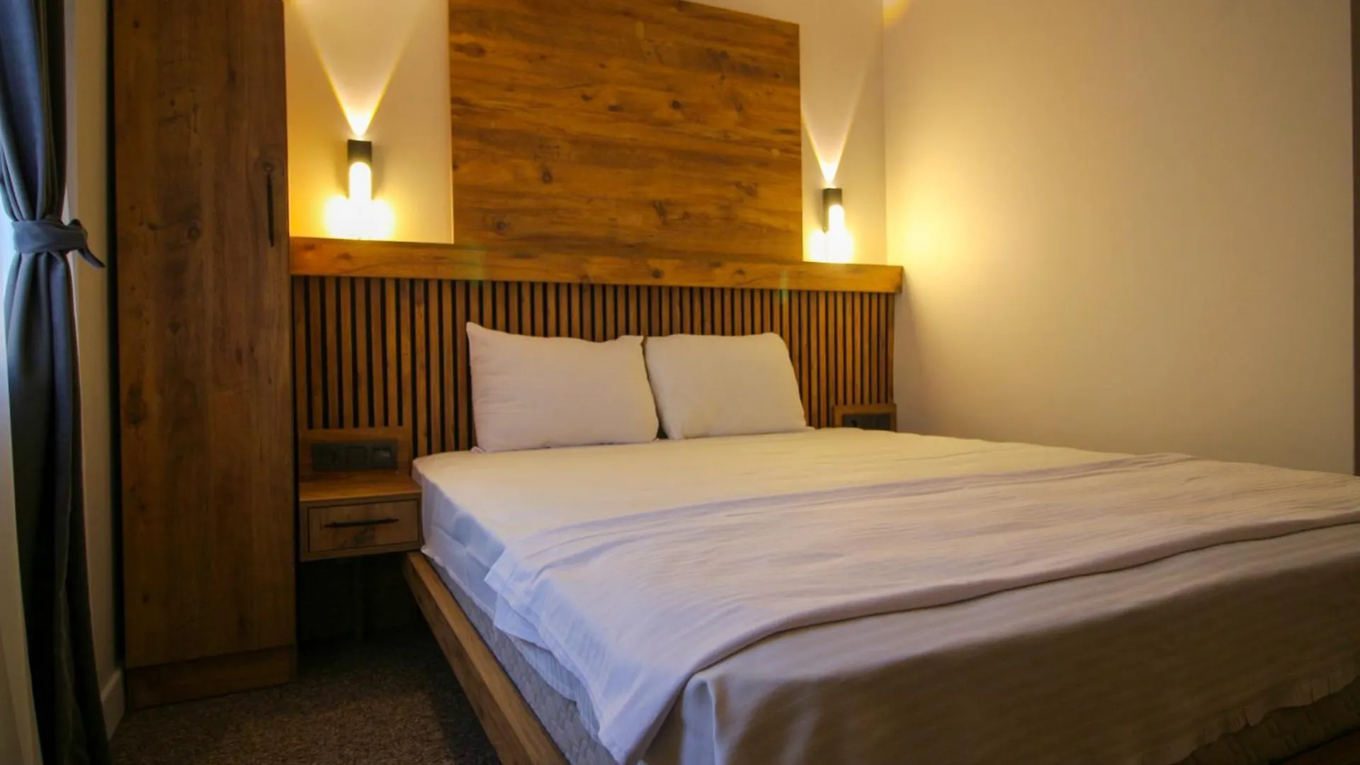 Kaya Hotel Saw